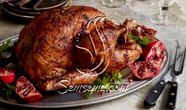 طريقة عمل الديك الرومي بالفرن بدبس الرمان