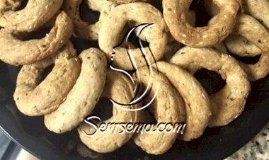 طريقة عمل كعك مالح سوري بالسميد