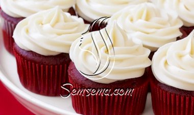 طريقة عمل كب كيك المخمل الأحمر