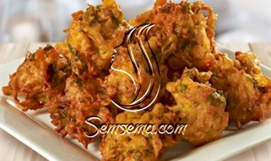 طريقة عمل عجة البطاطس المبشورة