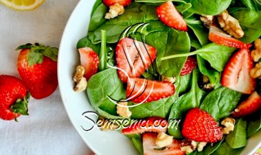 طريقة عمل سلطة السبانخ بالفراولة