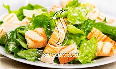 طريقة عمل سلطة السيزر بالدجاج