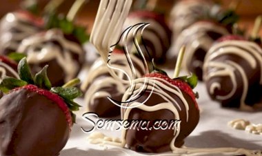 طريقة عمل الفراولة بالشوكولاته في البيت