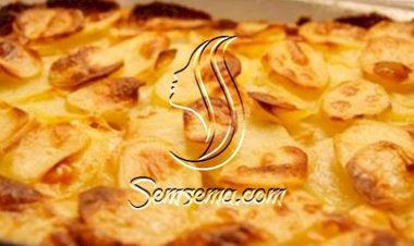 طريقة عمل بطاطس بالبشاميل والجبنة