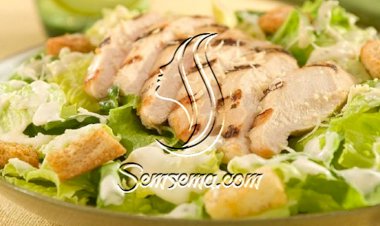 طريقة عمل سلطة سيزر الدجاج