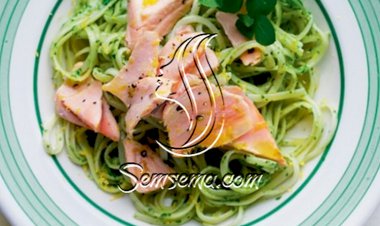 طريقة عمل المكرونة بسمك السلمون