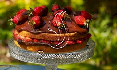 طريقة عمل كيكة الفراولة بالشوكولاته