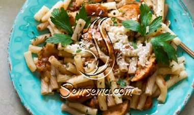 طريقة عمل مكرونة بالسجق والصلصة