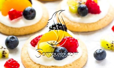 طريقة عمل بيتي فور ناعم بالكريمة و الفواكه