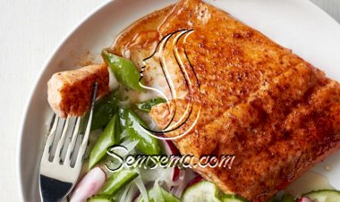 طريقة عمل السلمون المشوي مع الخضار