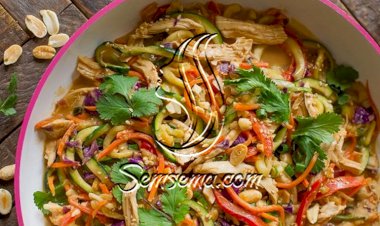 طريقة عمل نودلز صيني بالخضار والدجاج