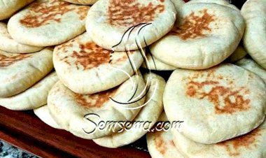 طريقة عمل الخبز المغربي بالسميد
