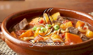 طريقة عمل شوربة اللحم بالفواكه المجففة