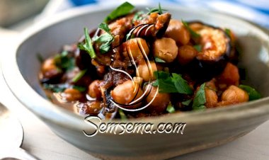 طريقة عمل مسقعة الباذنجان بالحمص