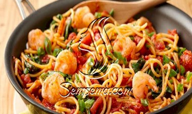 طريقة عمل مكرونة بالروبيان والخضار