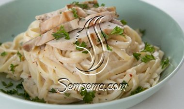 طريقه عمل المكرونة بالصلصة البيضاء والدجاج