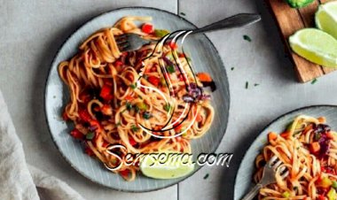 طريقة عمل النودلز الكوري الحار بالخضار