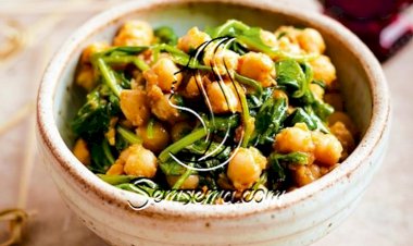 طريقة عمل السبانخ المجمدة بالحمص