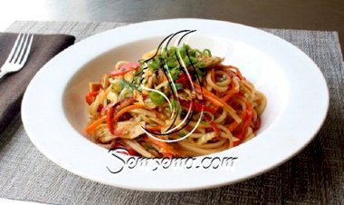 طريقة عمل النودلز الحار