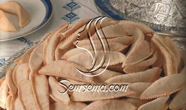 طريقة عمل كعب الغزال باللوز