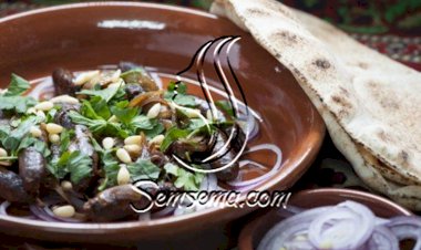 نقانق بدبس الرمان على الطريقة اللبنانية