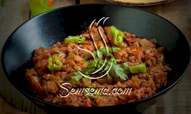 طريقة عمل قلاية البندورة باللحمة المفرومة