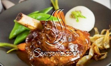 طريقة عمل لحم الموزات بصلصة الجزر والكرفس