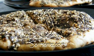 طريقة عمل عجينة المناقيش الطرية