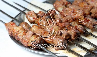 طريقة عمل اللحم المشوى على الفحم