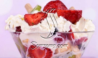 طريقة عمل سلطة الفواكه بالكريمة والبسكويت