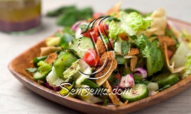 طريقه عمل الفتوش بالخبز المقلي