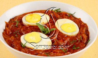 طريقة عمل بيض مسلوق بالطماطم