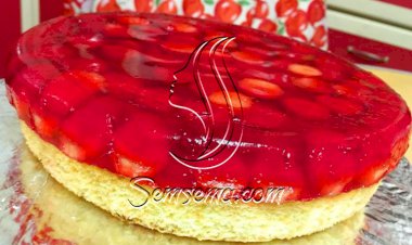 طريقة عمل كيك الجيلي بالموز