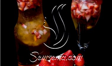 كوكتيل التفاح والفراولة