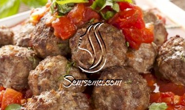 كرات اللحم مع شوربة الطماطم