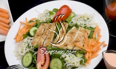 سلطة الجرجير والدجاج