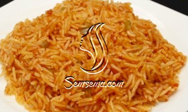 الرز الأحمر بمرق الدجاج