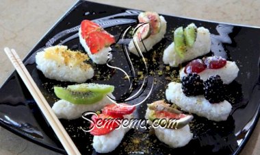 الأرز بالحليب المزين بقطع الفاكهة الصيفية