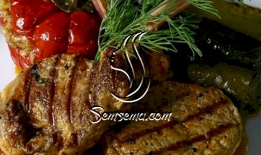 ورق عنب وكوسا وفلفل رومي مع الريش