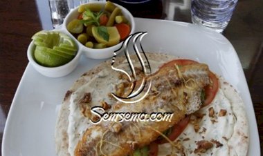 شاورما السمك مع الأفوكادو وصلصة الطراطور