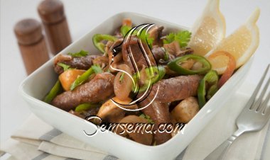 سجق بصلصة دبس الرمان