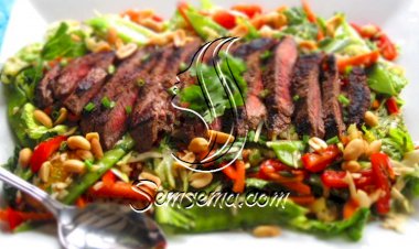 سلطة اللحم والخضراوات على الطريقة الآسيوية