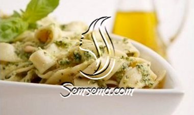 لحميتكِ: فيتوتشيني بصلصة بيستو الحبق