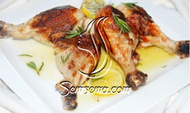 أفخاذ دجاج بالليمون وإكليل الجبل.. شهية وغنية