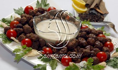 الكباب الميرو مع السلطة الخفيفة