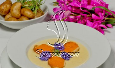 شوربة البطاطس مع الخبز المحمّص مع تشيدر