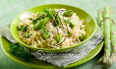 طبق الريزوتو والهليون.. نكهة شهية ومميزة