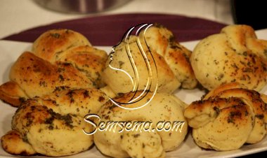 فطيرة مبتكرة بالزعتر والزبدة