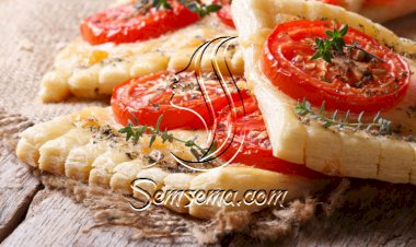 فطاير الجبن والطماطم بعجينة البف باستيري