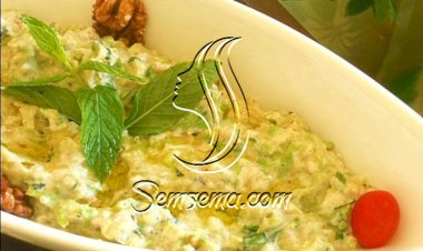 متبل الكوسا باللبن والجوز